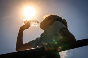 Heat-Health Alerts as England Braces for 33 °C